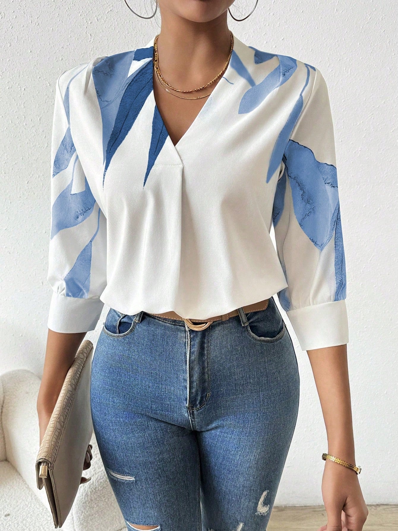 Camisa Feminina Meia Manga Estampada Decote V