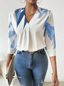 Camisa Feminina Meia Manga Estampada Decote V