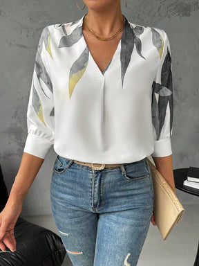 Camisa Feminina Meia Manga Estampada Decote V